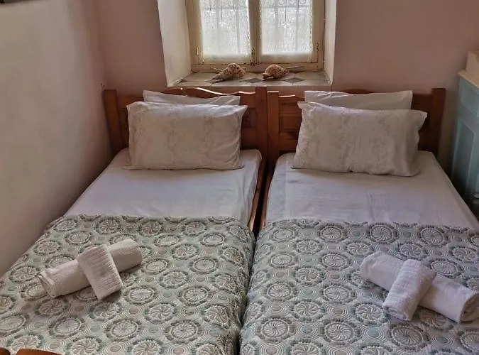 Giannas House
