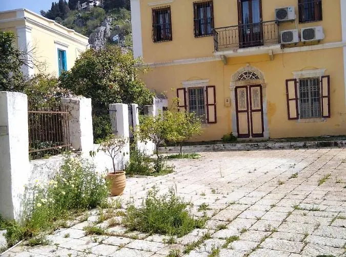 펜션 Giannas House 시미